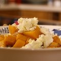 „NUOSTABU": karštos moliūgų salotos su ožkos sūriu