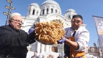 Kaune pasiektas naujas kulinarinis rekordas – išvirtas 213,55 kg svėręs uzbekiškas plovas