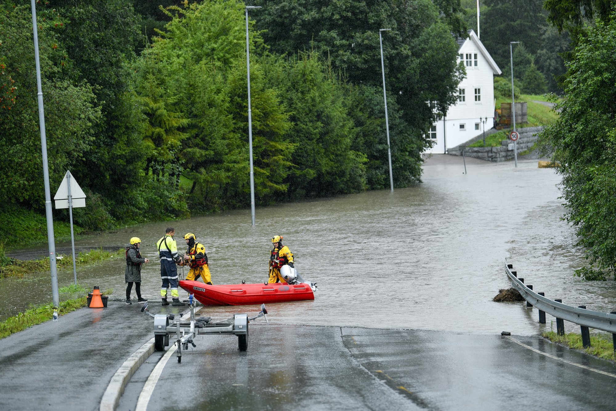 Flom oversvømmet Norge: forårsaket mange jordskred, folk måtte evakueres
