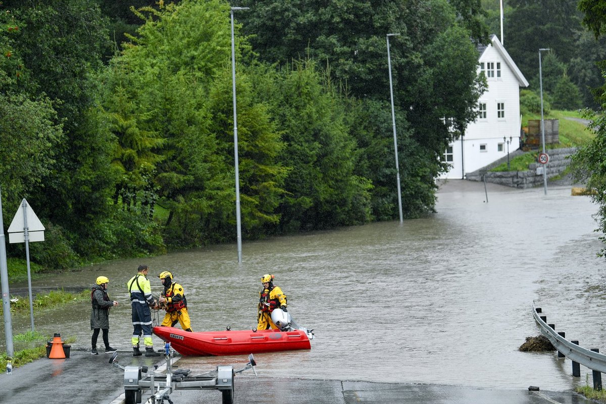 Flom oversvømmet Norge: forårsaket mange jordskred, folk måtte evakueres