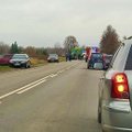 Didelė avarija Kalvarijos sav.: susidūrė trys automobiliai ir traktorius, sužaloti du žmonės