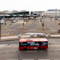 Atnaujinus įvažiavimo tvarką šalia Vilniaus oro uosto, pavežėjai pripažįsta – tenka ir pagudrauti