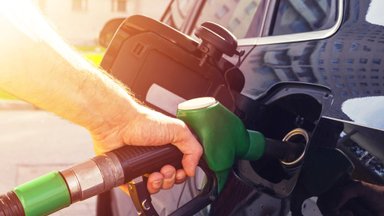 LEA: skirtumas tarp benzino ir dyzelino kainų degalinėse mažėja