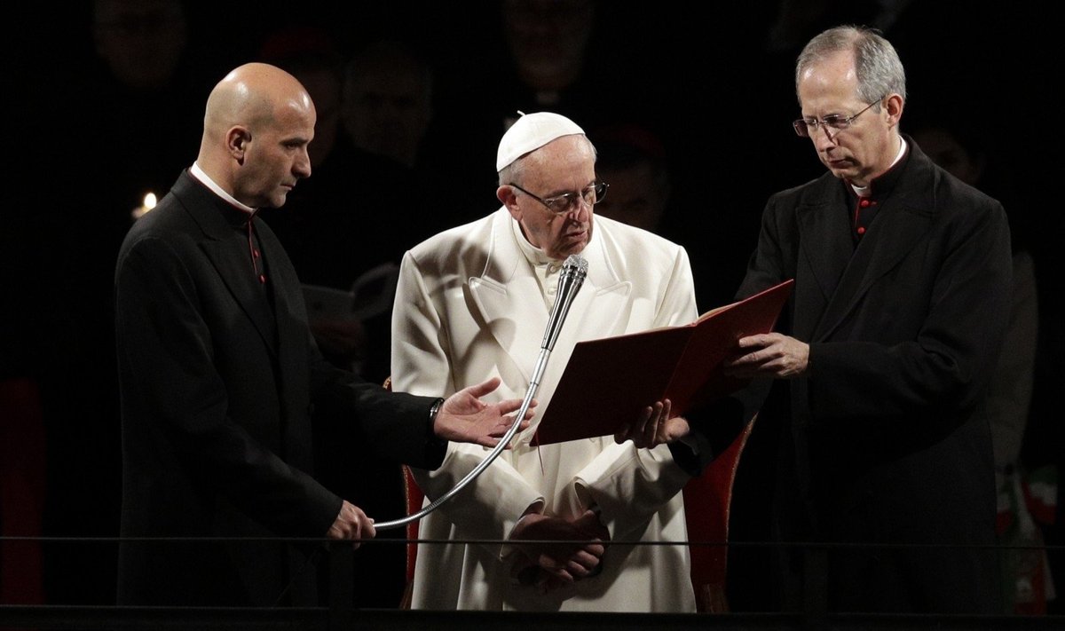 Popiežius Pranciškus meldėsi per Didžiojo penktadienio mišias