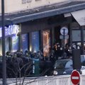 Drama Paryžiuje: vienas teroristas nušautas, jo mergina pabėgo