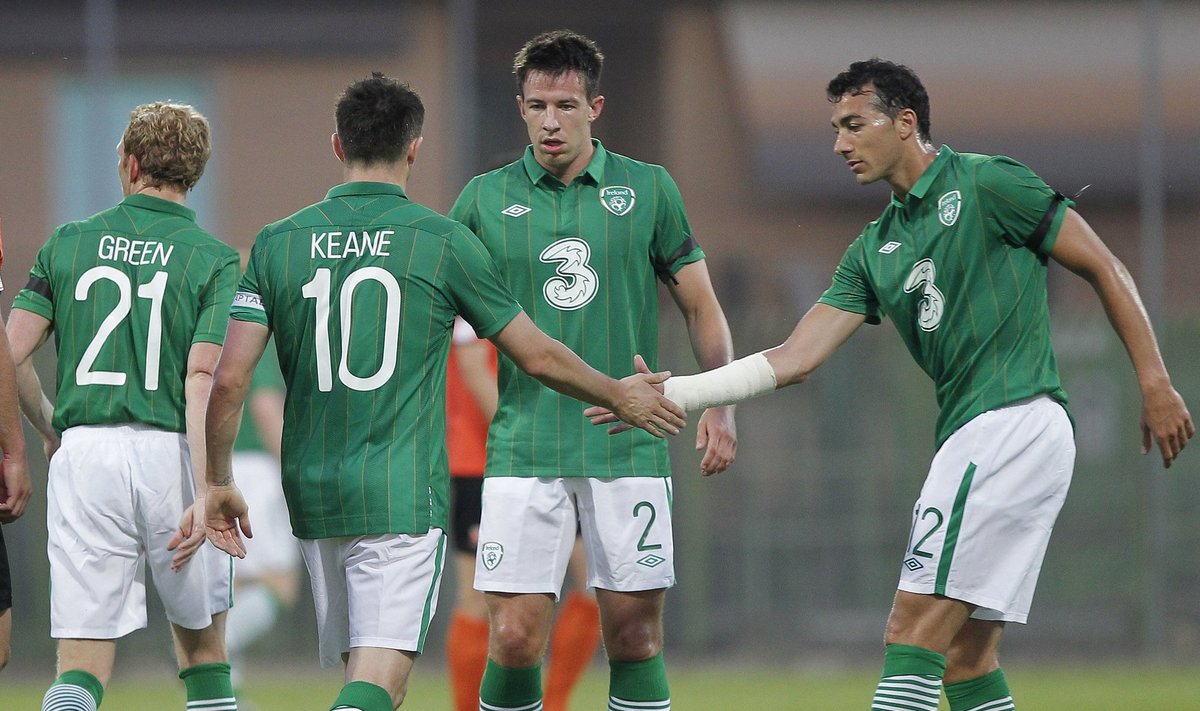 Robbie Keane'as su komandos draugais džiaugiasi įvarčiu