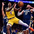 „Lakers“ efektingai išplėšė pratęsimą, o vėliau ir palaužė „Pelicans“ su Valančiūnu