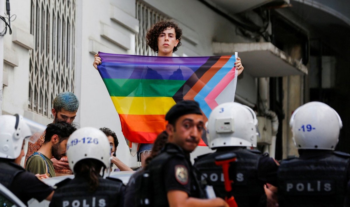 Turkijos policija vaikė gėjų paradą Stambule