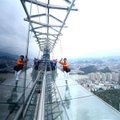 Galima numirti iš baimės: Kinijoje – naujas stiklinis takas ant dangoraižio krašto