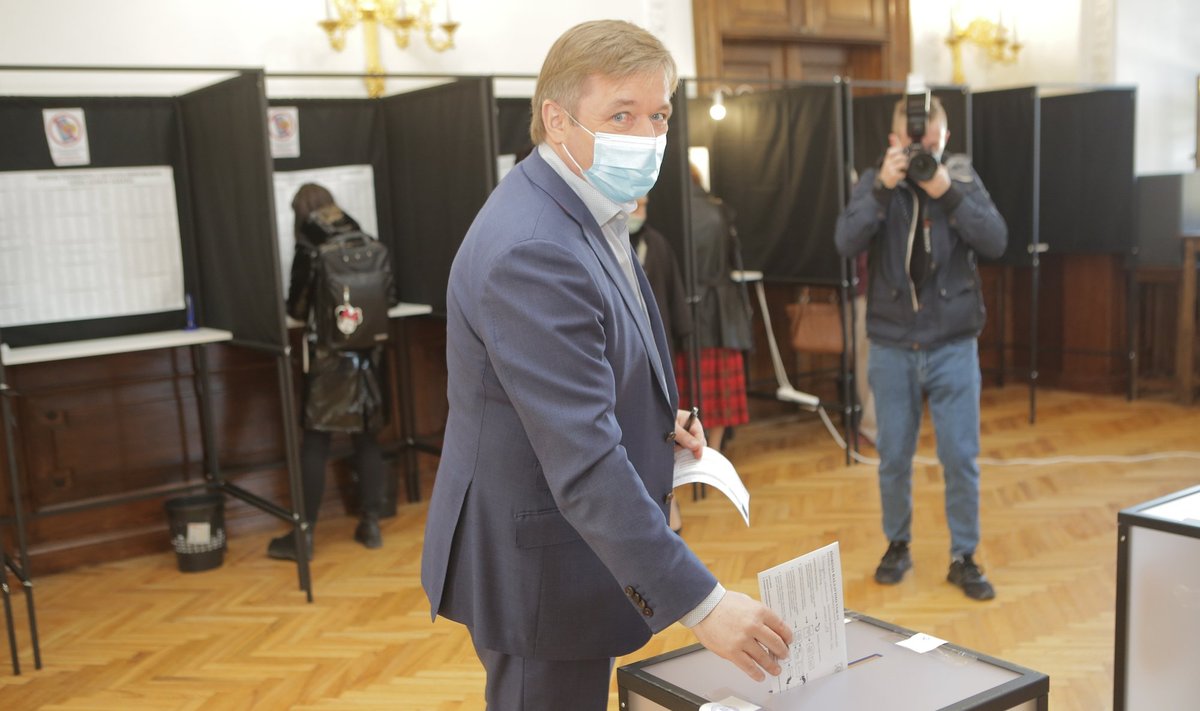 Seimo rinkimuose iš anksto balsuoja Ramūnas Karbauskis