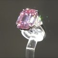 Neprilygstamas rožinis deimantas Ženevos aukcione pasiekė kainos rekordą