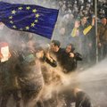 [Delfi trumpai] Ikoniškas vaizdo įrašas iš protestų Sakartvele: pažiūrėk, Europa