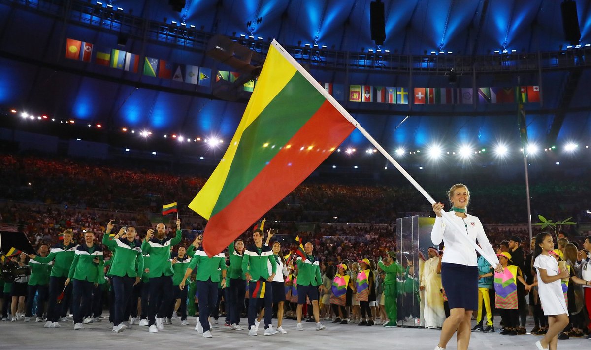 Lietuvos olimpinė rinktinė su vėliavneše Gintare Scheidt 2016 metų Rio de Žaneiro olimpinių žaidynių atidaryme