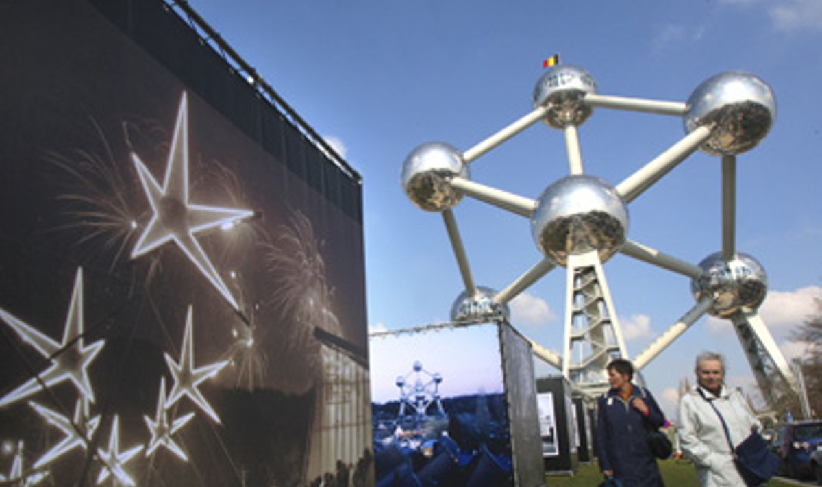 Briuselyje paminėtas 50-asis Belgijos sostinėje vykusios Pasaulio mugės jubiliejus. Ta proga miestas atnaujino specialiai 1958 metais mugei pastatytą „Atomium“ instaliaciją.