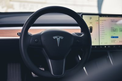 "Tesla Model 3"