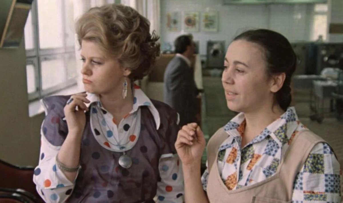 Filmo "Maskva netiki ašaromis" akimirka – Tatjana Žukova dešinėje