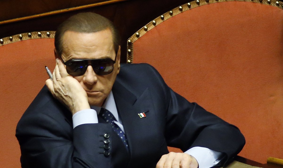 S. Berlusconi savo gimtadienio proga Italijai padovanojo politinę krizę