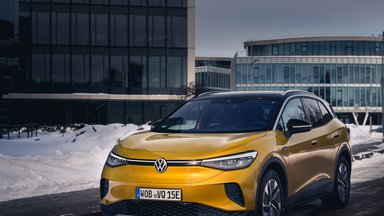 VW vis dar žingsniu atsilieka nuo „Teslos“: kaltos programinės įrangos bėdos