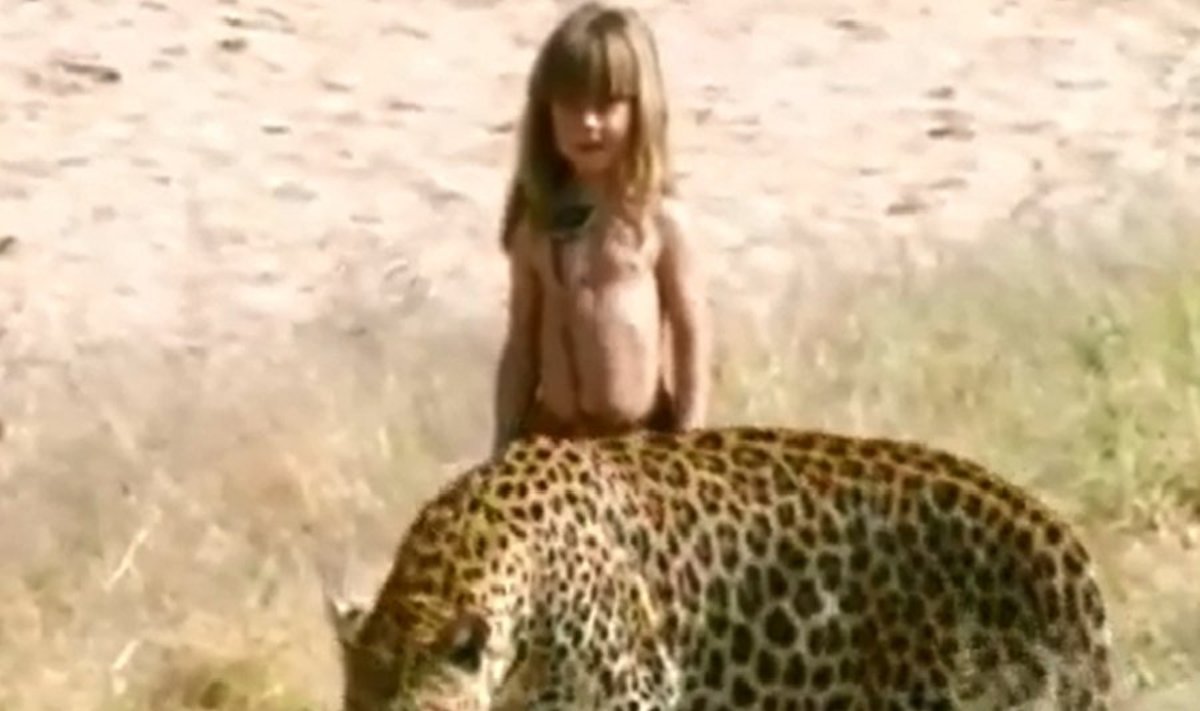 Mergaitė su leopardu