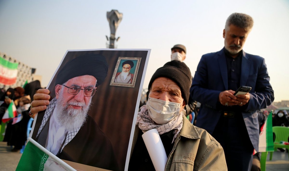 Iranas protestuoja dėl A. Khamenei karikatūrų satyriniame prancūzų savaitraštyje