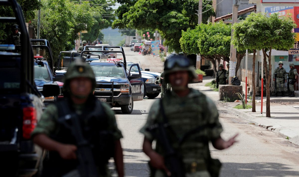Meksikos kariai patruliuoja Culiacano gatvėse