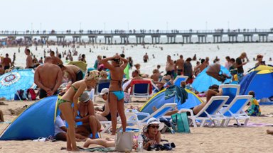 Sutikti Joninių traukia į pajūrį: nakvynės vietos šluote šluojamos