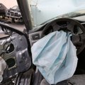 Dar vienai „Toyotai“ oro pagalvės po avarijos neišsiskleidė: gamintojo atstovai paaiškino, kodėl