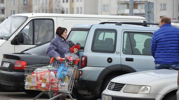 Lietuviškos kainos veja į Lenkiją: kiek iš tiesų apsiperka pas kaimynus