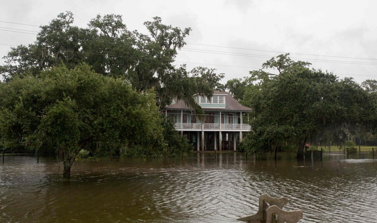 Susilpnėjusi audra „Barry“ tebekelia potvynių ir tornadų pavojų JAV