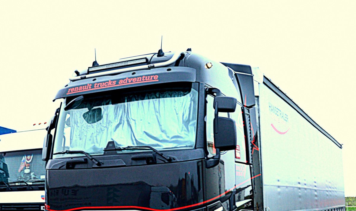 "Renault Trucks Range T High Sleeper Maxispace"