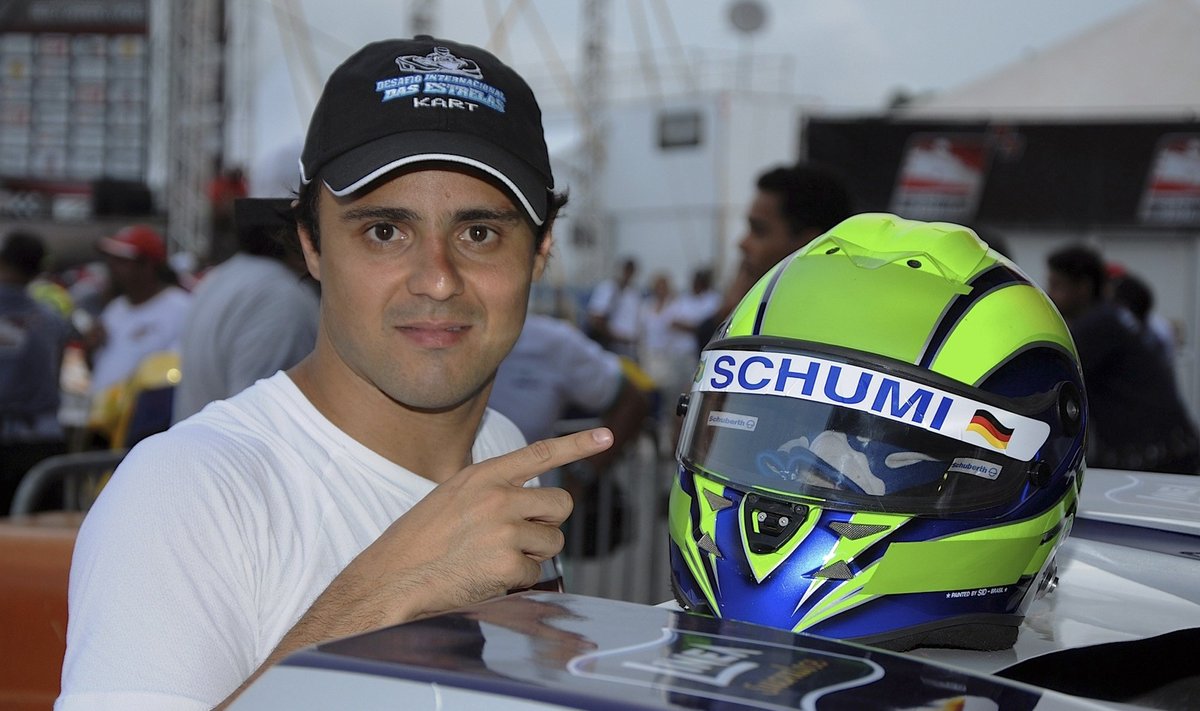 Felipe Massa pagerbė Michaelį Schumacherį užrašu ant šalmo