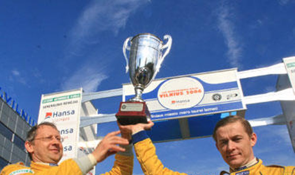 "Vilniaus ralis 2006" nugalėtojai Renatas Vaitkevičius ir Rokas Lipeikis