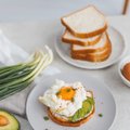 3 skrebučių su kiaušiniais idėjos lėtiems savaitgalio pusryčiams