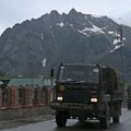 Po virtinės kruvinų incidentų pasienyje Kinija ir Indija dislokuoja tūkstančius karių, baiminamasi atviro konflikto