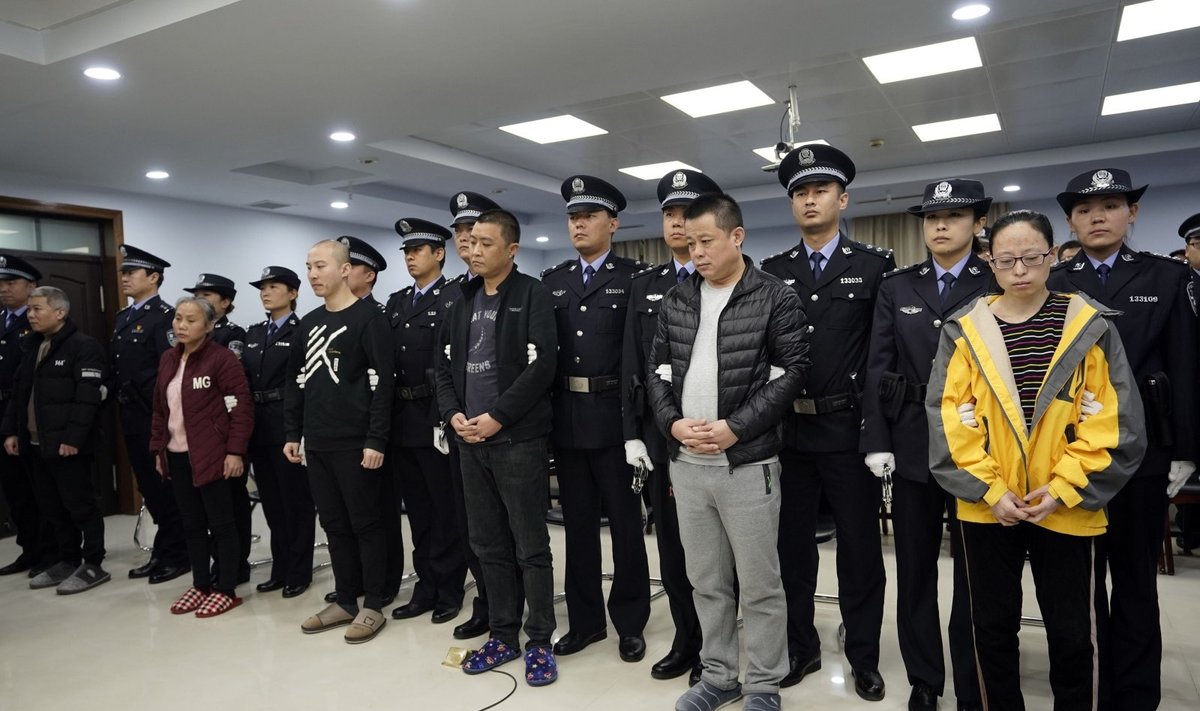 Kinijoje po bendro tyrimo su JAV nuteisti devyni fentanilio prekeiviai