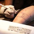 Taivano tatuiruočių meistras nori atgaivinti vietines tradicijas