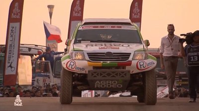 Vaidotas Žala ir Saulius Jurgelėnas ant Dakaro 2019 starto podiumo