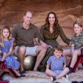 Kate Middleton ir princas Williamas naujoje kalėdinėje fotosesijoje paslėpė ne vieną užuominą: daugelis šių detalių net nepastebėjo