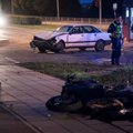 Vilniuje su „Audi“ susidūrė motociklininkas: šalmas liko gatvės vidury, o motociklas nuskrido ant šaligatvio