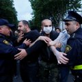Tbilisio policija pradėjo sklaidyti priešiškai nusiteikusias dvi protestuotojų stovyklas