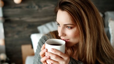 Kas atsitinka jūsų kūnui, jei per dieną išgeriate daugiau nei 2 puodelius kavos