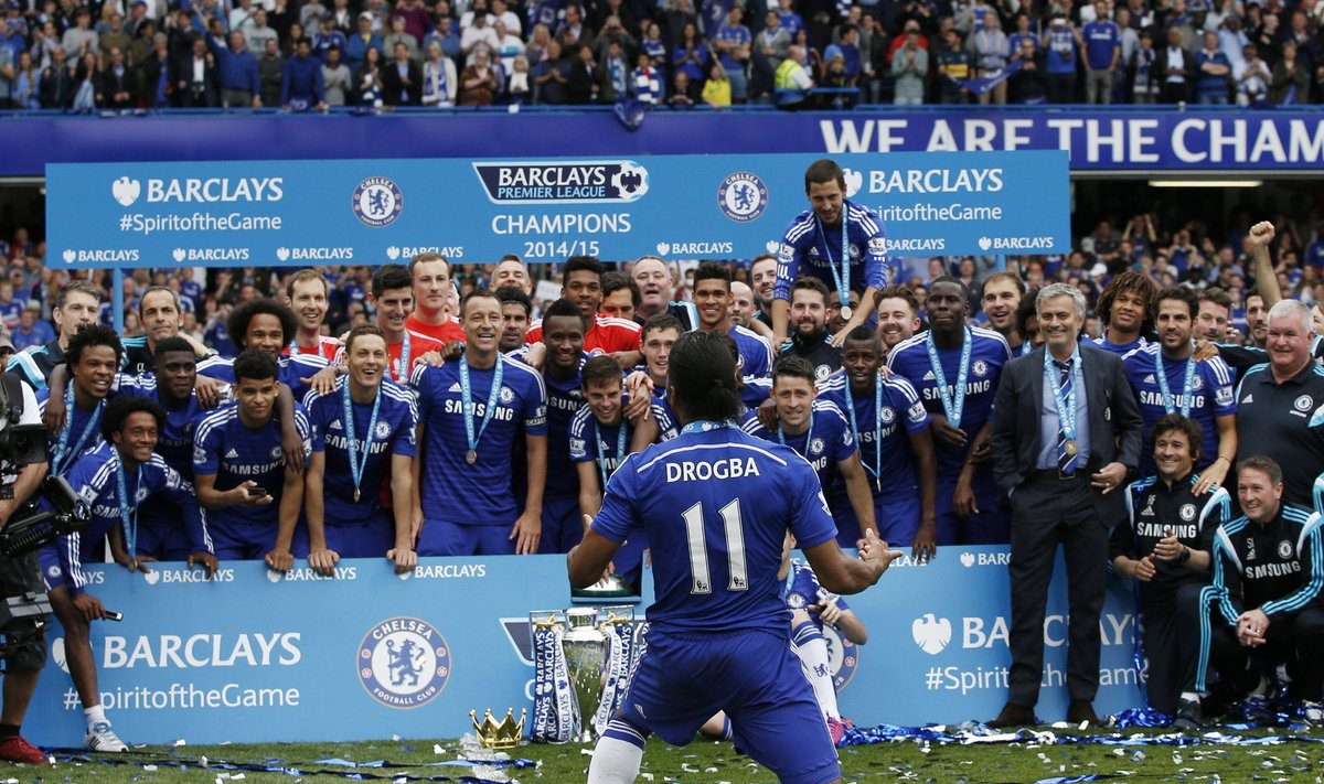 Londono "Chelsea" futbolininkams įteikta čempionų taurė