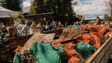 Verslas ir visuomenė prisideda prie aplinkos tausojimo: ežere surinkta 800 kg atliekų
