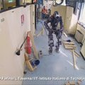„Walk – Man“ robotas tapo lieknesnis ir greitesnis