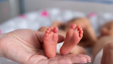 Муниципалитет Вильнюсского района планирует увеличить подарочную корзину для новорожденных