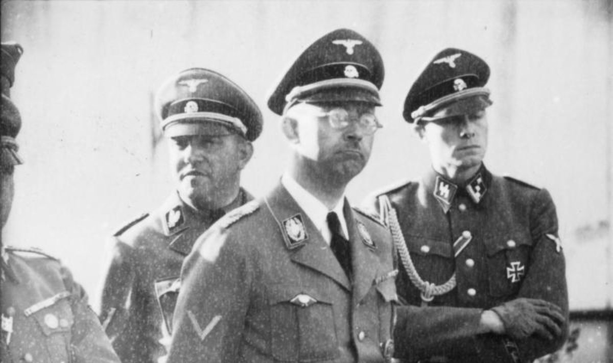 Joachimas Peiperis (dešinėje) su savo šefu H. Himmleriu