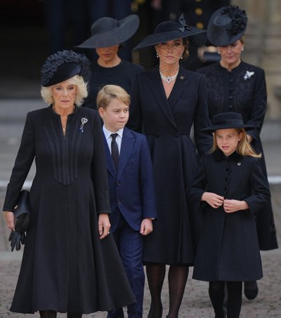 Kate elgesys per karališkąsias laidotuves rodo, kad ji – puiki motina.