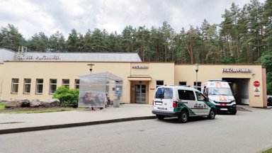 Avarija Jonavos rajone: susidūrė BMW ir motociklas, nukentėjo moteris
