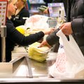 Tyrimas nustebino: populiariausios prekės Lietuvoje – maišelis ir loterijos bilietas