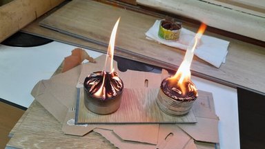 Kėdainiuose gaminamos Ukrainos kariams reikalingos apkasų žvakės: savanoriai siunčia žinutę – mums nėra ko dejuoti